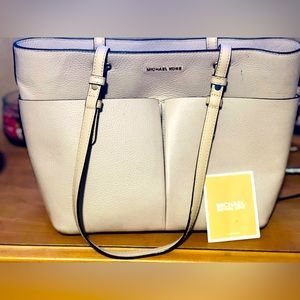 Michael Kors Medium sized tote purse, beige/pink.